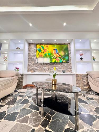 Luxury & Location, Beautiful & Spacious Apt in Altamira 2 in Santa Eduvigis
