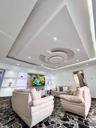 Luxury & Location, Beautiful & Spacious Apt in Altamira 2 in Santa Eduvigis