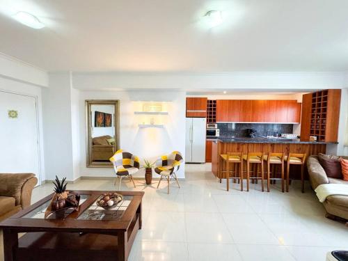 Spacious & Convenient, Comfortable Apartment In La Campina, CCS in La Florida