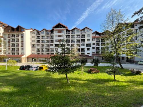 Borovets Gardens Chalet Flat – khách sạn tại Borovets
