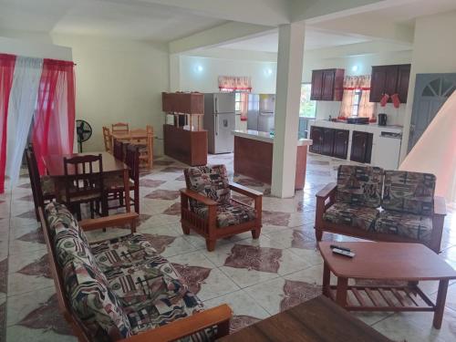 Parakeet Hideaway – khách sạn tại Castara