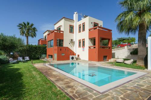 Family Villas Magic Media Resort with Private Heated Pool, Playground, Basketball & Game Room gîte à louer Xirón Khoríon