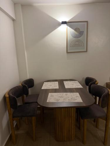 Spacious 2BR Near Two Rivers Mall in รูอากา