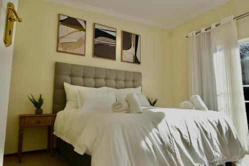 Private Apartment with pool and patio – khách sạn tại Roodepoort