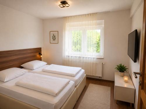Blue Lake Luxury Accommodation - image 39