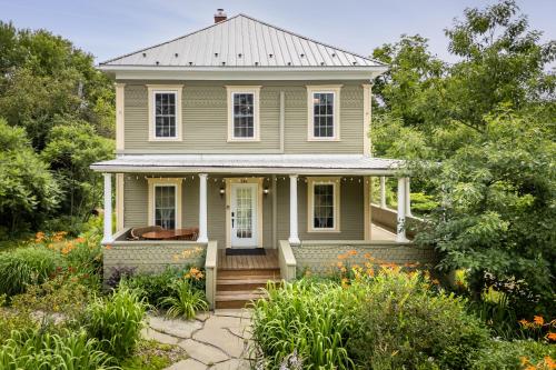 Hotelli välisilme, La Promenade, Heritage Home in Mansonville (QC)