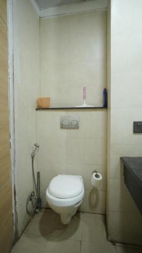 Arista Stays I Large Private Studio in Gaur City Center I Self Check-In I Near Noida Sector 62 & Delhi NCR - image 3