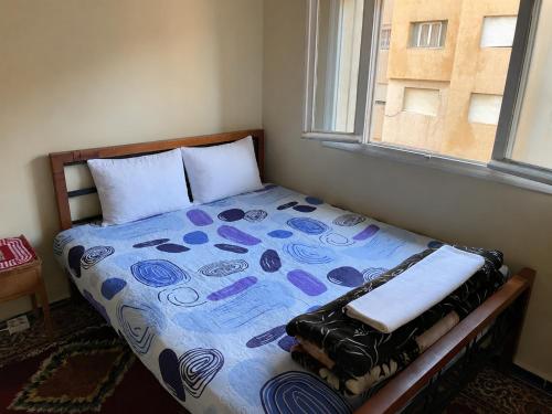 Cozy private room for couples - hosted home -not an entire apartment- Walk to Bus Station & Easy Med – khách sạn tại Luxus