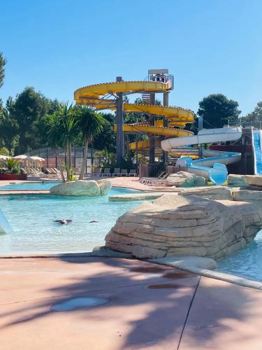 Camping 4 étoiles mobil-home confort 3 chambres
