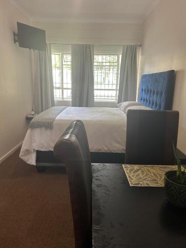 Dee's 2 BR guest flat in Ladybrand in Leidibrandas