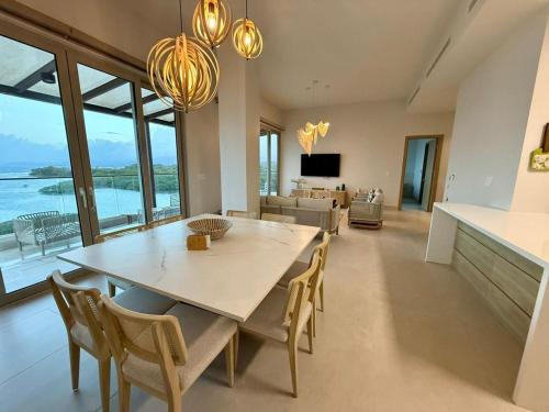 APARTAMENTO DE LUJO EN PLAYA ESCONDIDA 5 habitaciones in Maria Chiquita
