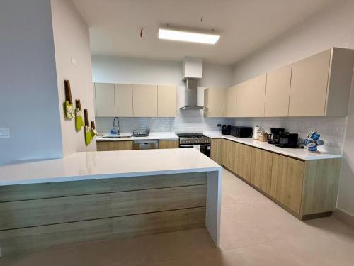 APARTAMENTO DE LUJO EN PLAYA ESCONDIDA 5 habitaciones in Maria Chiquita