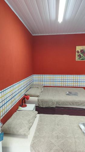 1 double bed, 1 twin bed