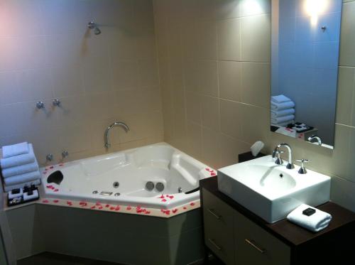 Bathroom, Lochiel Luxury Accommodation in Mount Dandenong Ranges