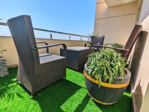Executive Presidential One-Bed Apartment - Goldcrest Mall and Residency - Phase 4 DHA - Lahore - image 6