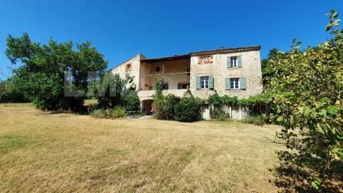 Viesnīcas āriene, Mas provençal avec piscine pour vacances en famille ou amis (Mas provencal avec piscine pour vacances en famille ou amis) in Estoublon