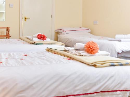 Room, family, 3 beds