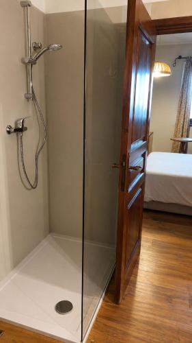 1 queen bed, 2 twin beds