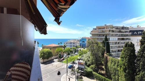 Completely renovated apartment 2 minutes from the beach