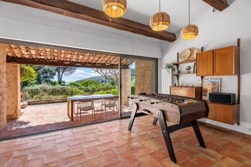 Villa avec piscine et vue mer à Ramatuelle, L'Escalet – khách sạn tại Ramatuelle