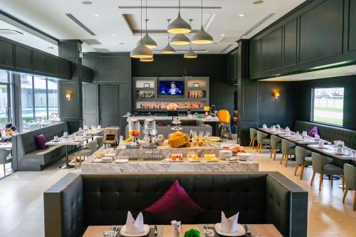 Restaurant, Serenity Hotel & Spa Onsen in Prachinburi