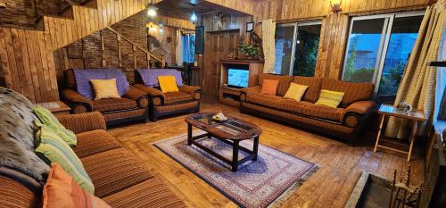 Haven Lodge Mushkpuri Heights, 5BR Holiday Home in Dunga Gali in Dunga Gali