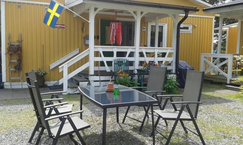 Lilla Hotellet Stop at Lilla Hotellet to discover the wonders of Vastervik. The property has everything you need for a comfortable stay. Service-minded staff will welcome and guide you at Lilla Hotellet. Designed fo