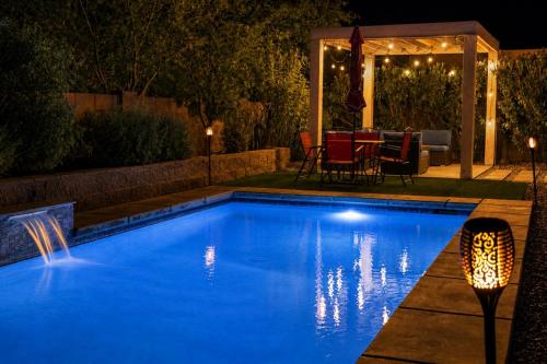Lighted Pool Nights Fenced Yard & Mountain View