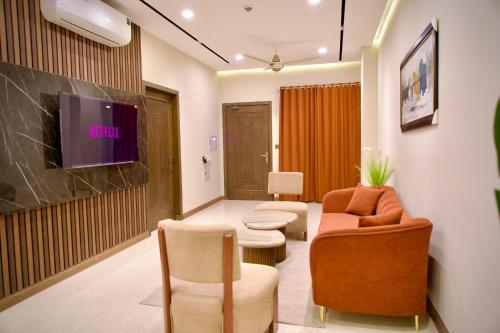 Zeta Mall Luxury Apartments by Wall Street Rooftop Pool Access - image 10