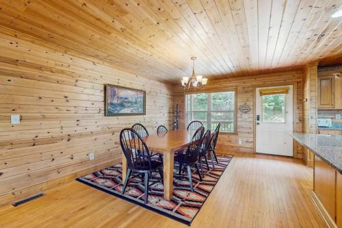 Southern Cross Lodge in Mineral Bluff, USA