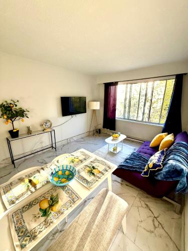 Feel like Positano 1 Bedroom apartment near Bell Center in heart Montreal downtown