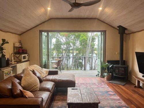 Hempcrete house next to lake – khách sạn tại Cowaramup