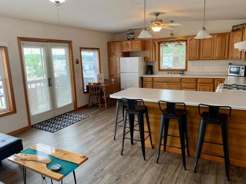 Mississippi River Cabin in Bellevue, USA