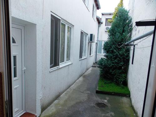 Hostel Kavala in เซมุน