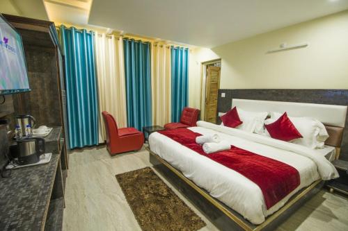 Naddi Mount #Atithi Devo Bhava #Free Parking-Mcleodganj 2 km- Bhagsunag 4 km - Dharamshala