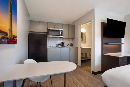 Suburban Extended Stay Hotel Biloxi North Area - image 40