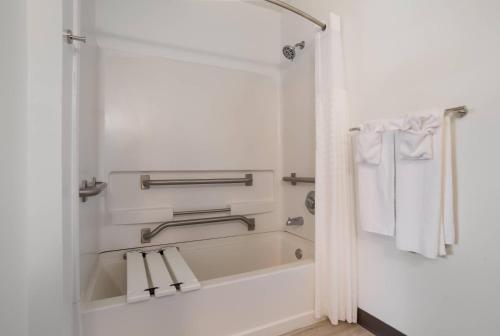 Suburban Extended Stay Hotel Biloxi North Area - image 39