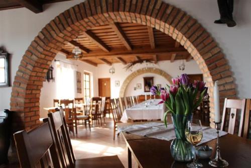 Restoran, Koczor Winery and Guesthouse in Balatonfured
