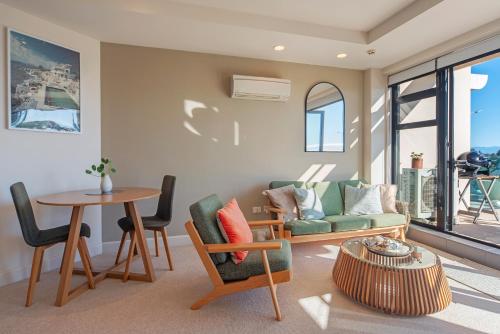 Moana Sands - Beachside Apartment in Moana