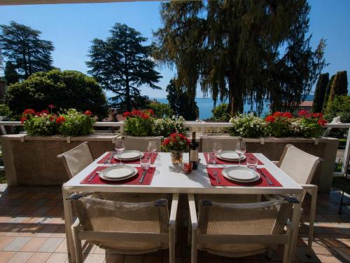 Gardone Apartment lake view and free parking