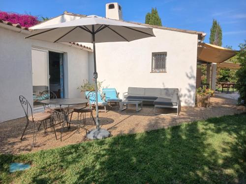 Chambre Bed and Breakfast dans la Villa Cypra in Trois Moulins
