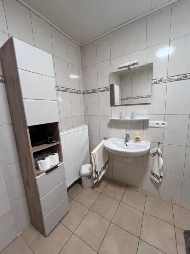 Bathroom, Gemutliche Ferienwohnung in ruhiger Lage in Desloch in Meisenheim