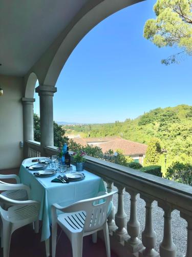 Villa dei Pini in Монтополі в Валь Д"Арно