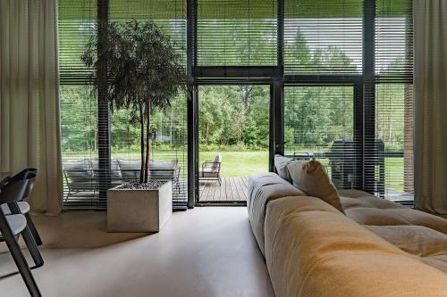 Modern House in Vilnius with Panoramic Forest View 15 min from Old Town in Nemezis