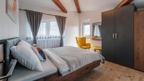 Holiday Home Tilia - pool & view in Popovaca