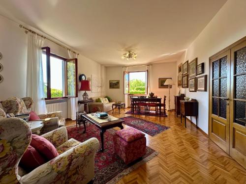 Villa dei Pini in Монтополі в Валь Д"Арно