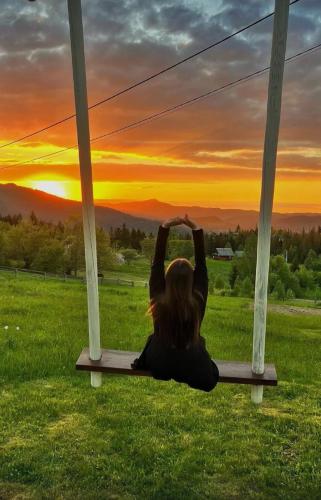 Hutsul Glamp Панорамний вид Джакузі Best Sunset – khách sạn tại Prysilok Palenyno