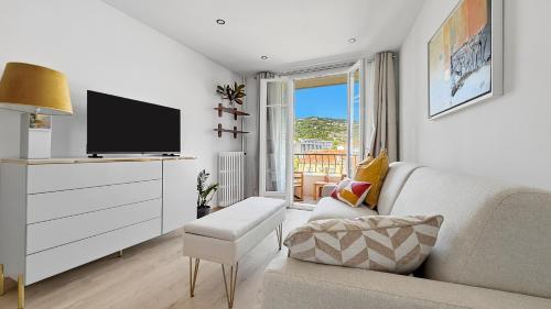 Studio moderne avec balcon et vue dégagée