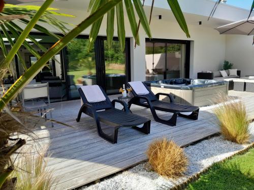La Villa de L'océan Piscine & Spa (La Villa de L'ocean Piscine & Spa) in Lanilduta