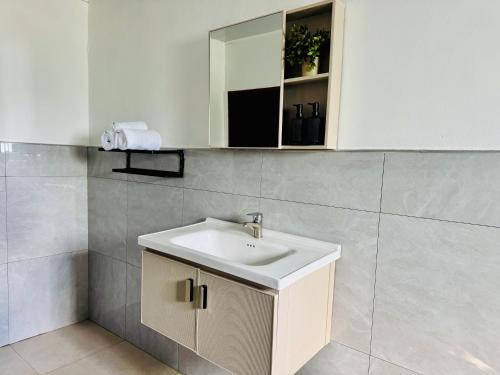 Revo Apartments - image 3